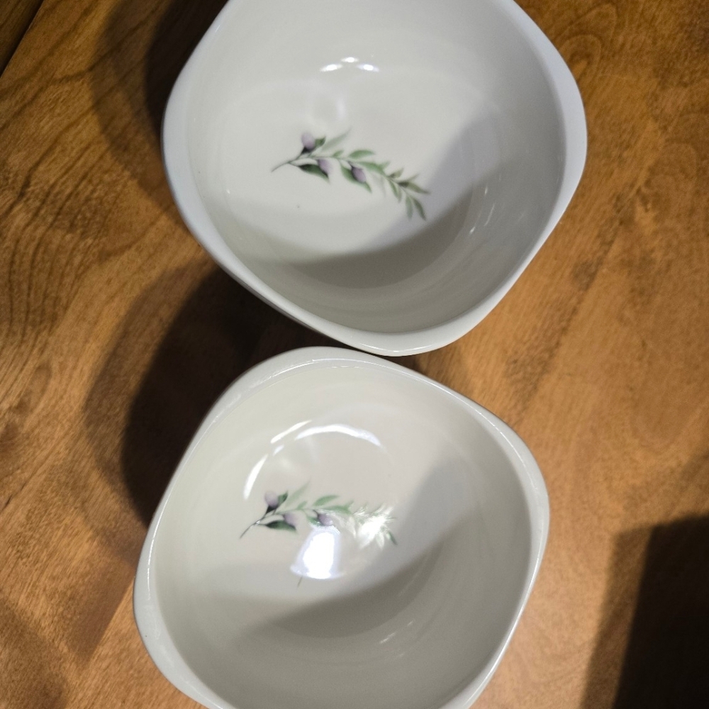 Elegant White Ceramic Bowls with Leaf Design
